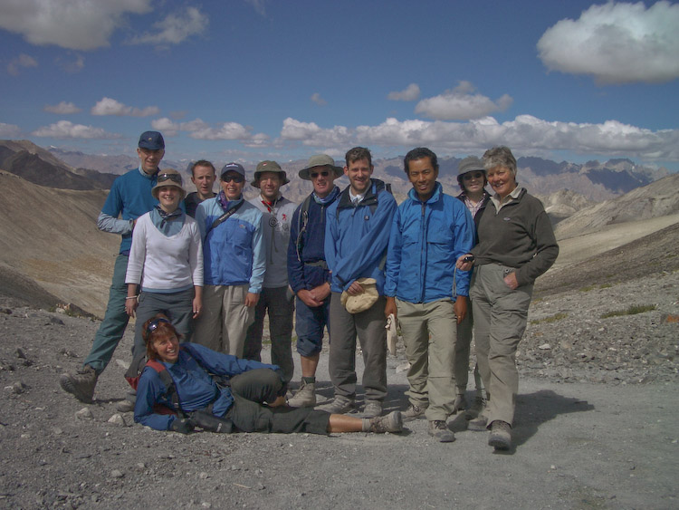The group on the Ganda La - Zanskar Mtns behind us.
